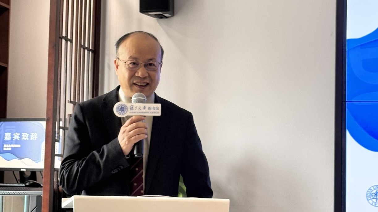 Prof Chen Zhimin, Vice President of Fudan University, delivers a speech.