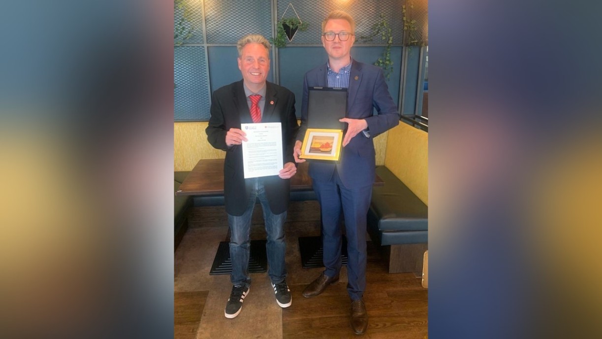 Lingnan University signs its first MoU with the University of Sheffield. (From left: Prof Bradley R. Barnes; Mr Benjamin Short, Head of Partnerships and Global Opportunities, Global Engagement, University of Sheffield).