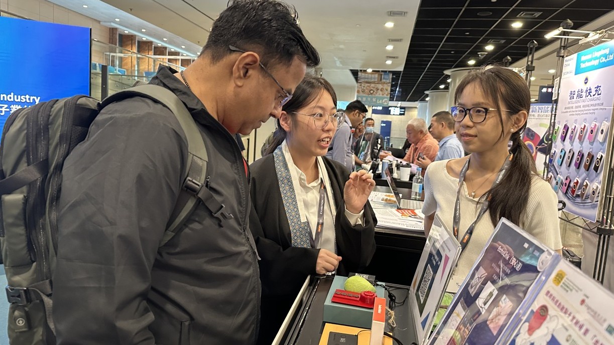 Jenny Tang Jianning and May Zhang Zhiyu from HAM show visitors the "Echo Link" smart necklace.