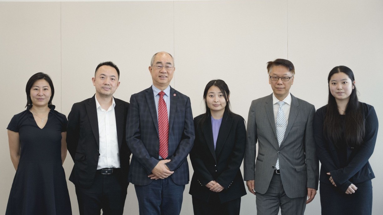 Lingnan University and the Hong Kong China Chess Federation organise a welcome event for Ms Ju Wenjun, featuring a chess exhibition match with local aficionados. (From left: Prof Li Jia, Associate Professor of School of Interdisciplinary Studies at Lingnan University; GM Ni Hua, Ms Ju Wenjun’s coach; Prof Raymond Chan Hon-fu, Vice-President (Academics) cum Provost at Lingnan University; GM Ju Wenjun, five-time world champion; Mr Robin Lai, Vice-President, and Miss Liang Liyun, Federation Secretary, of the Hong Kong China Chess Federation)