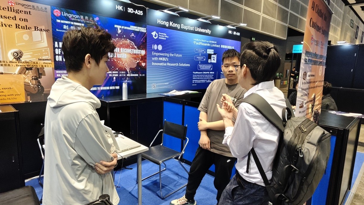 Zhang Zhen and Xie Ziyang with potential clients.