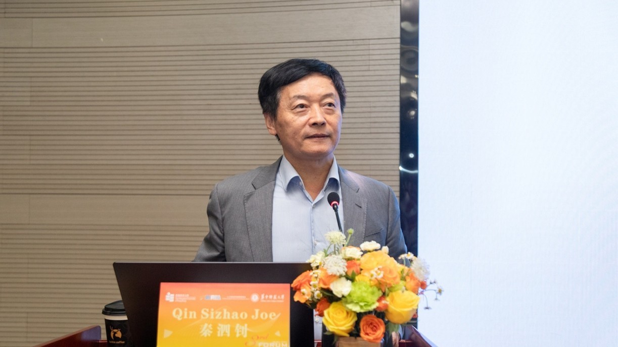 President Qin delivering a talk on “The New Era of AI and Data Science” at the Boya Lecture Series of Central China Normal University.