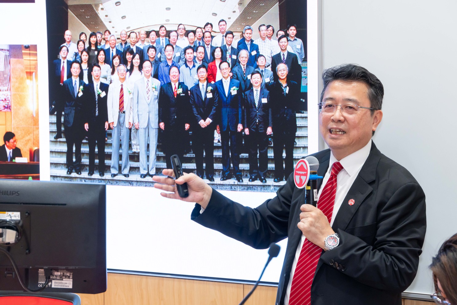 Prof Lau Chi-pang leads the fifth session of the 'A Personal Perspective on Doing Good Research' seminar series, and describes his experiences with the Hong Kong Chronicles.