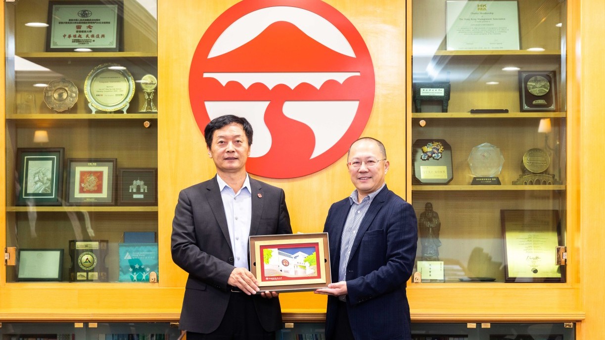 From left: Prof S. Joe Qin, President and Wai Kee Kau Chair Professor of Data Science of Lingnan University, and Mr Yuan Jian, Editor-in-Chief of Bauhinia Magazine.