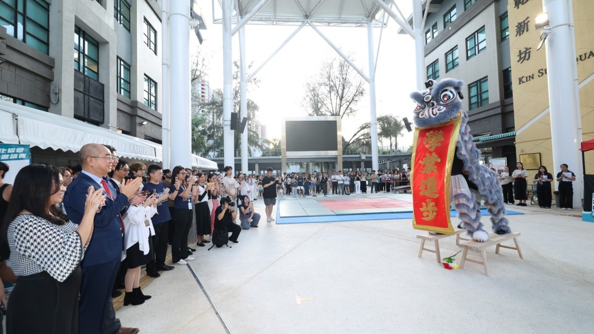 The carnival kicks off with a traditional Chinese lion dance performed by the Lion Dance and Martial Arts Team.