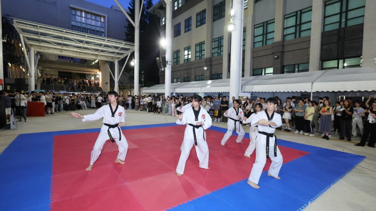 This year’s carnival features six sparkling presentations by two student societies and four university teams, including the karate, judo, and taekwondo teams.