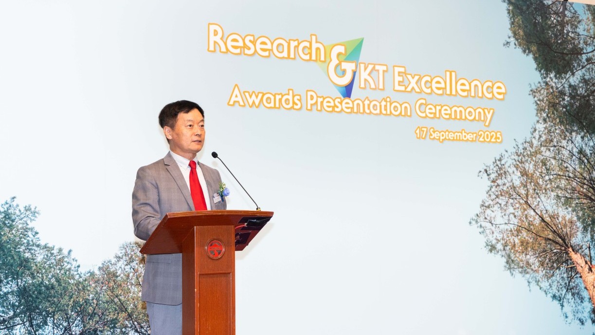 Prof S. Joe Qin, President and Wai Kee Kau Chair Professor of Data Science, delivers the welcoming speech. 
