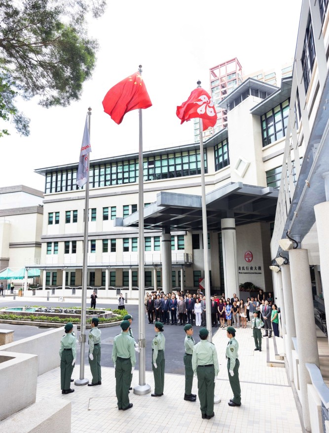 一眾大學管理層、教職員及學生等出席升旗禮。