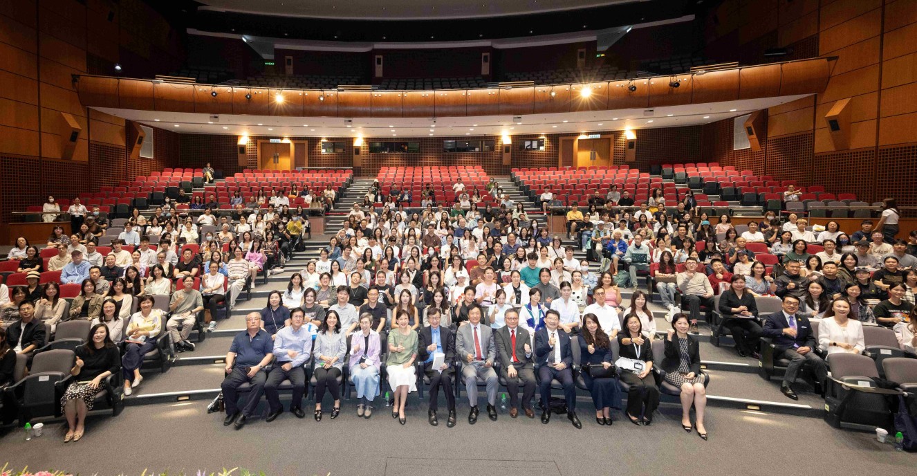 公開講座吸引約700人到場參加。