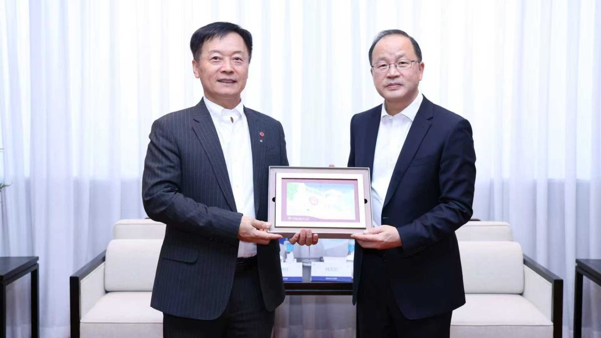 秦校長與北京大學黨委書記何光彩會面並座談。