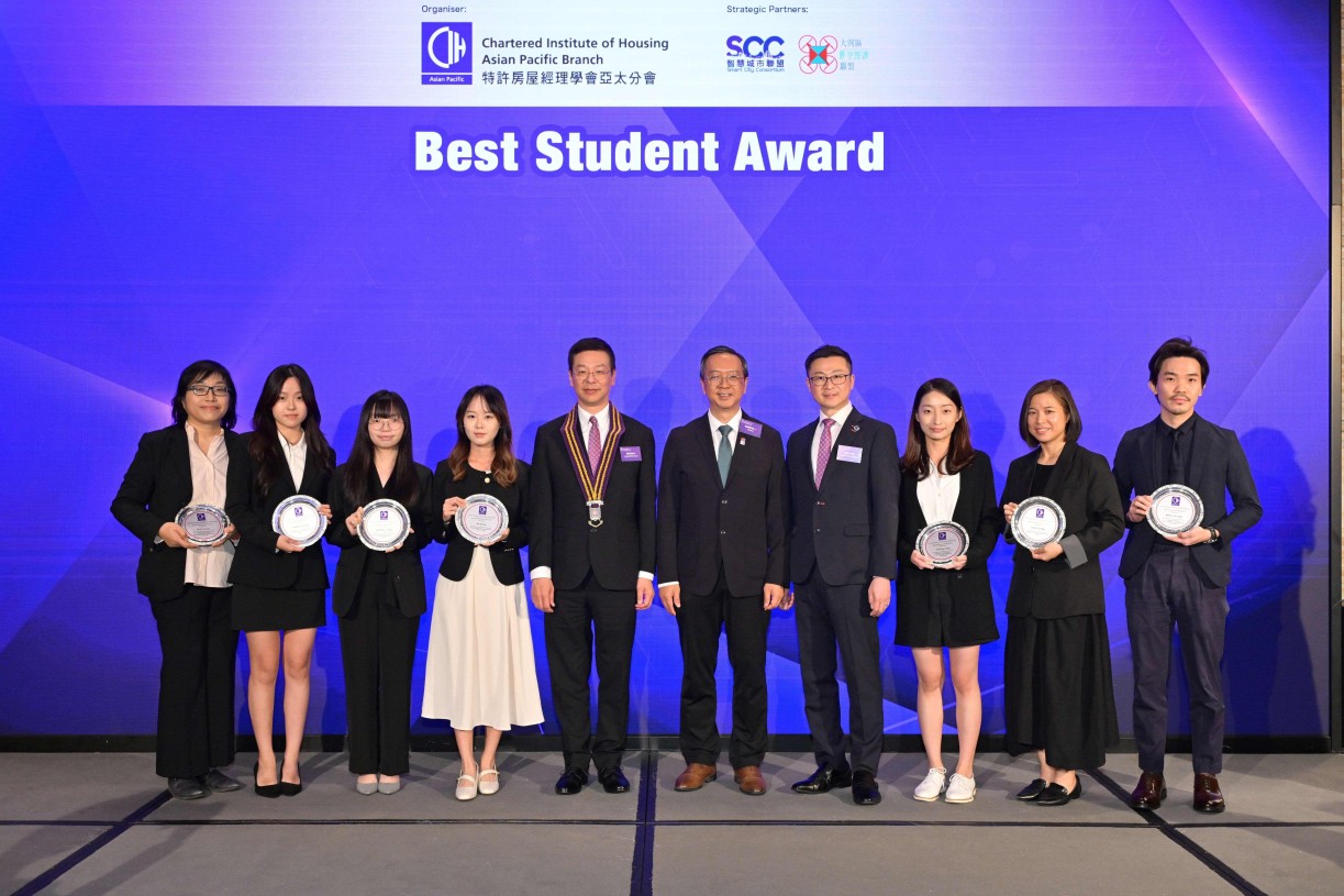 He Meixin (fourth from left), a graduate of the MHPM programme, receives the Best Student Award from the CIHAPB.