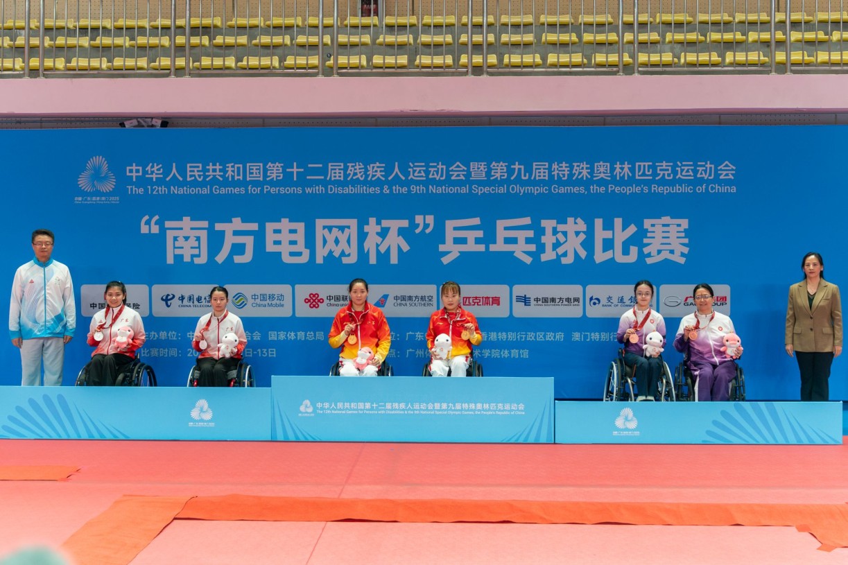 袁泳琪(右三)於殘特奧會女子乒乓球雙打(TT5 級)比賽中榮獲銅牌。(相片來源︰運動版圖 Peyton Wong)