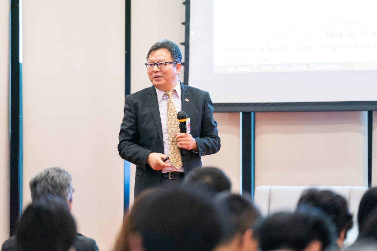 冷明明教授講解「近似邊際貢獻遞減」的概念,表示合作博弈理論亦能應用到日常生活。