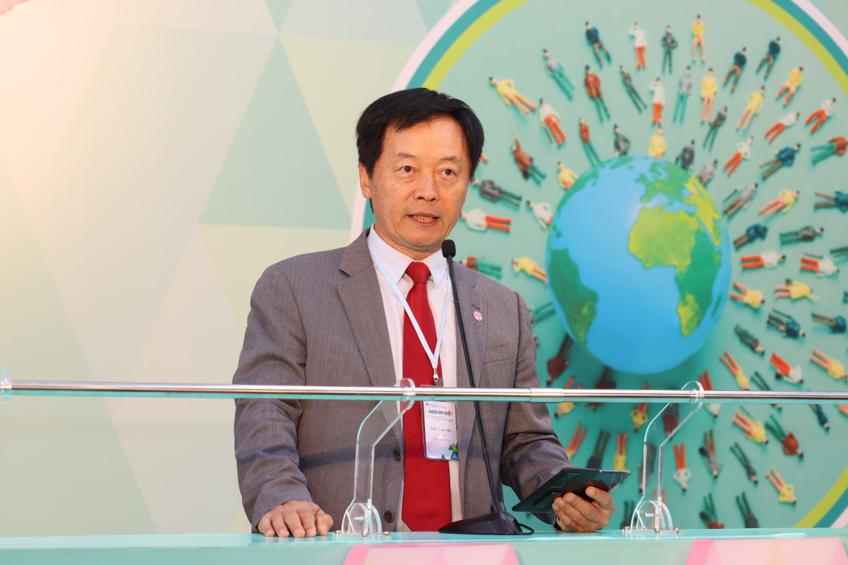 嶺大校長及韋基球數據科學講座教授秦泗釗教授致歡迎辭。