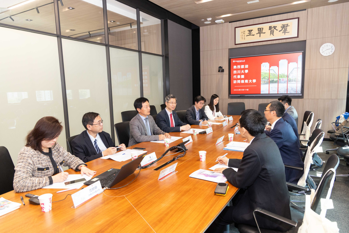 雙方代表團舉行會談。