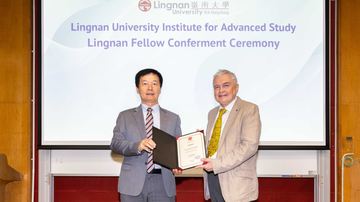 國際著名數學家、俄羅斯科學院院士、莫斯科國立大學教授兼院長Eugene Tyrtyshnikov教授正式獲任為「嶺南院士」。(左起:秦泗釗校長、Eugene Tyrtyshnikov教授)