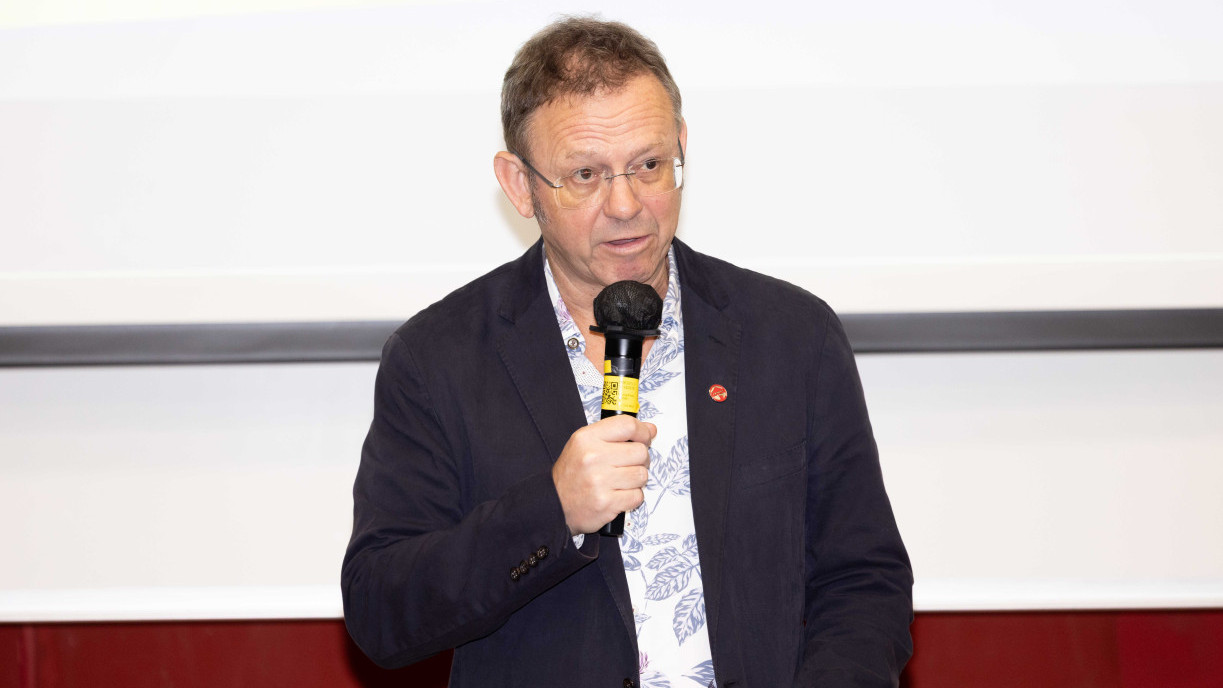 嶺南高等研究院院長Richard M. Walker教授致歡迎辭。