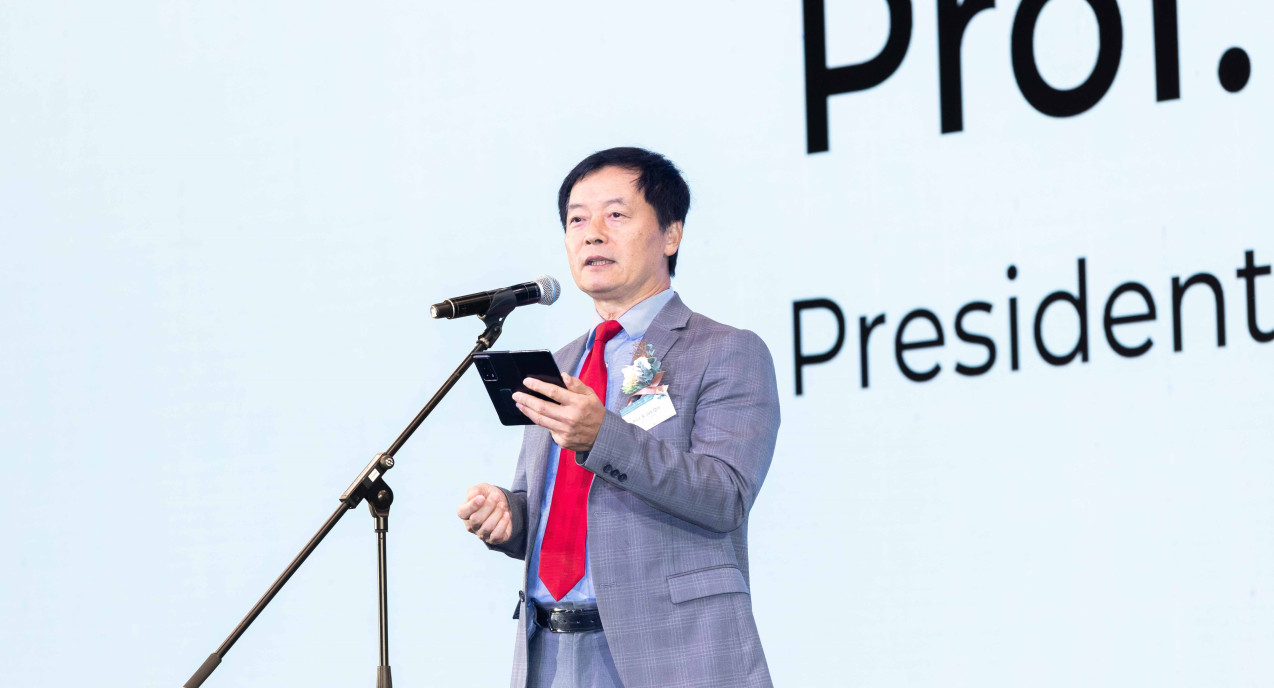 岭大校长及韦基球数据科学讲座教授秦泗钊教授致辞。
