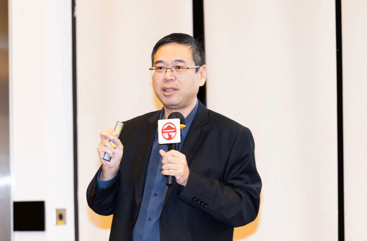 嶺大伍絜宜跨學科學院院長及跨學科講座教授陳曦教授。