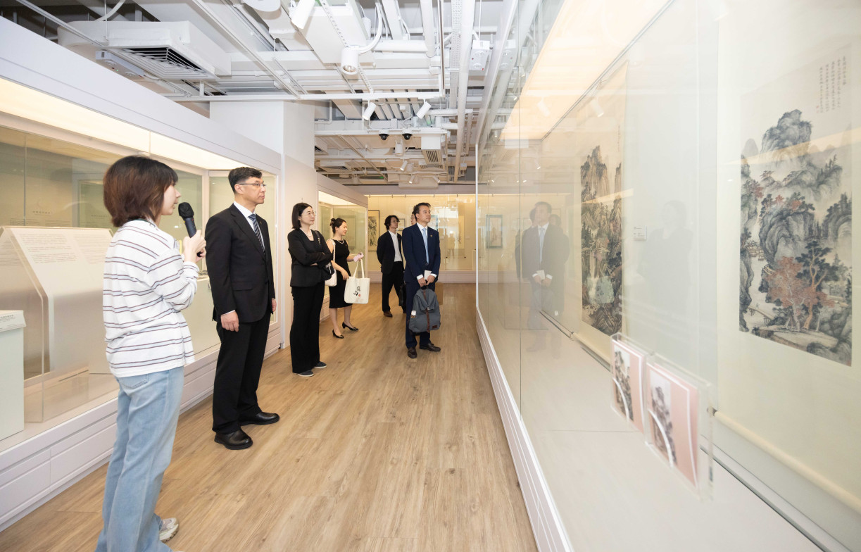 中山大學代表團參觀少雪齋藝術展覽館。