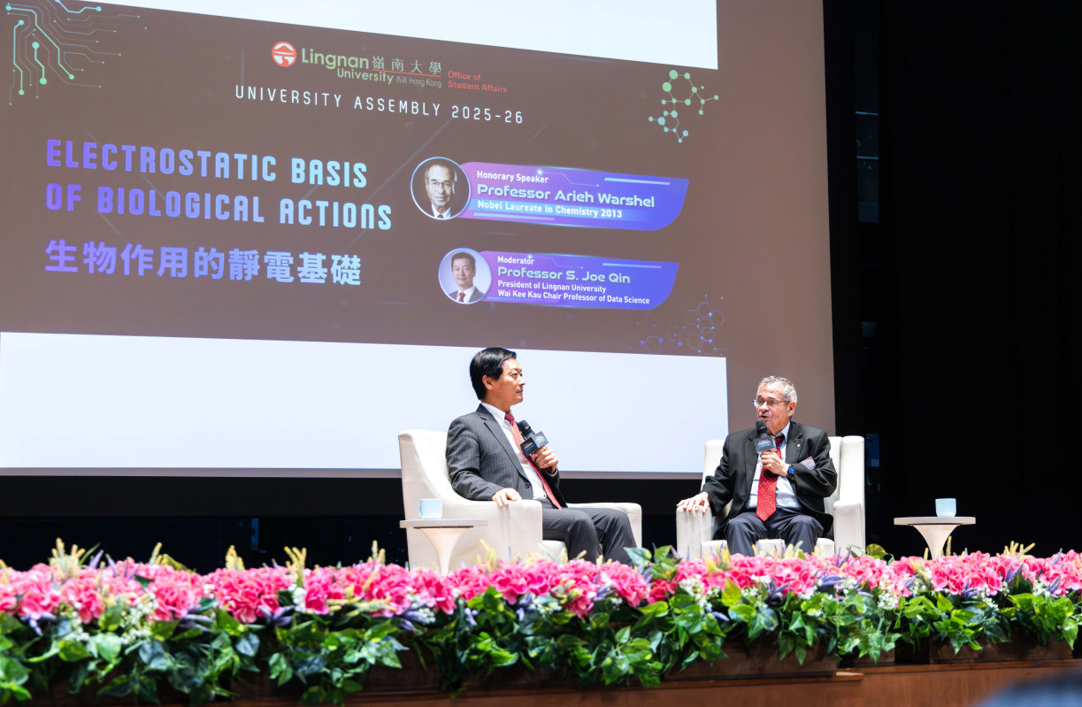 秦泗釗校長及瓦謝爾教授與現場師生深入交流。