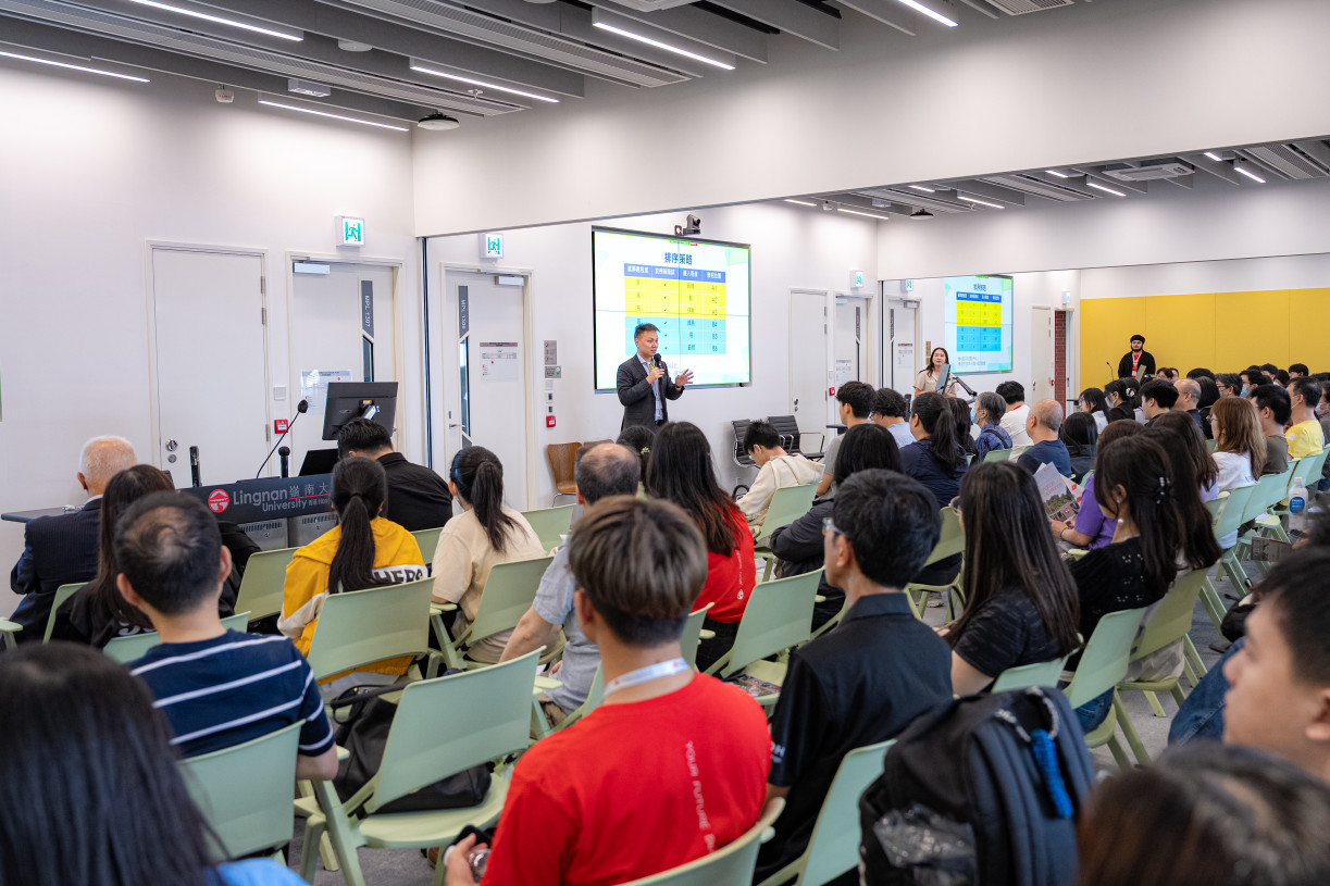 學友社學生輔導顧問吳寶城副校長主講聯招策略講座,鼓勵學生全面了解自己的長遠發展方向。
