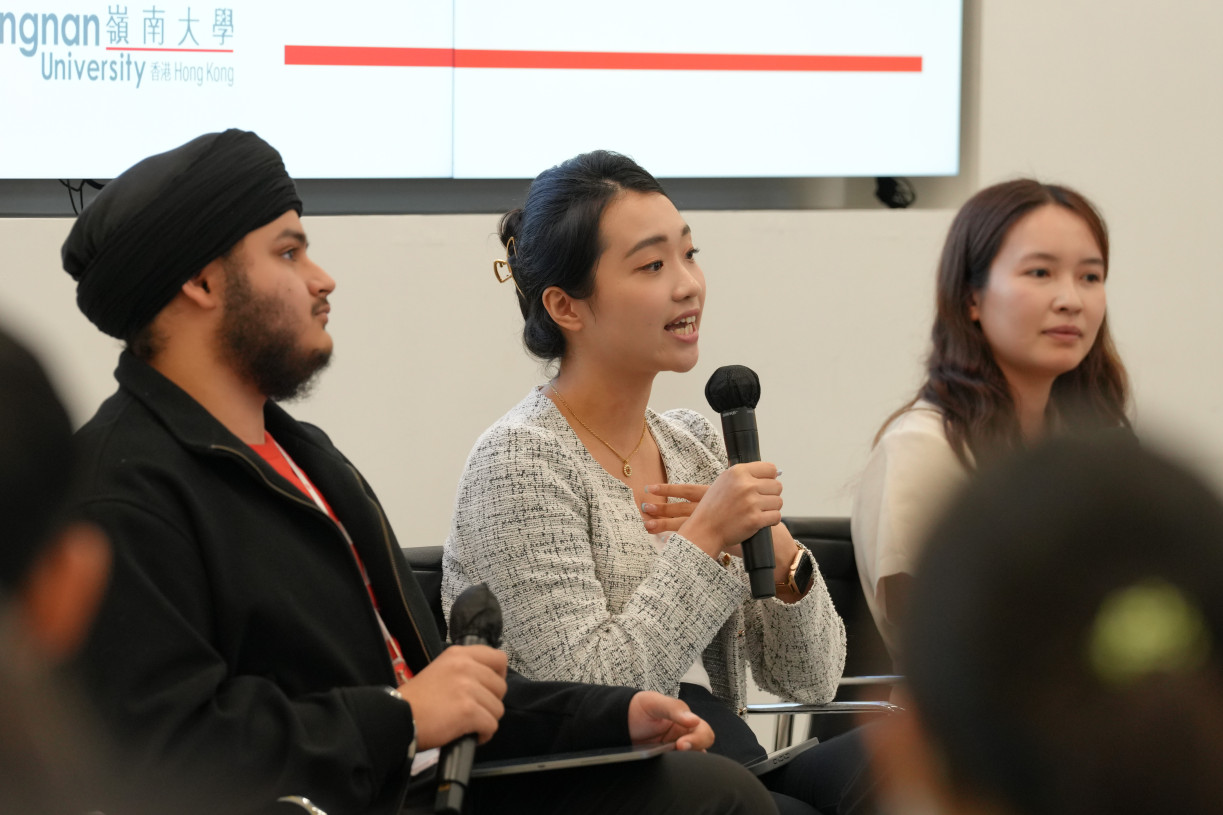校友余安生（中）及在校生Singh, Dildaarpreet Prince（左）分享嶺大的全人教育如何協助學生裝備自己，順利由課堂走向職場。
