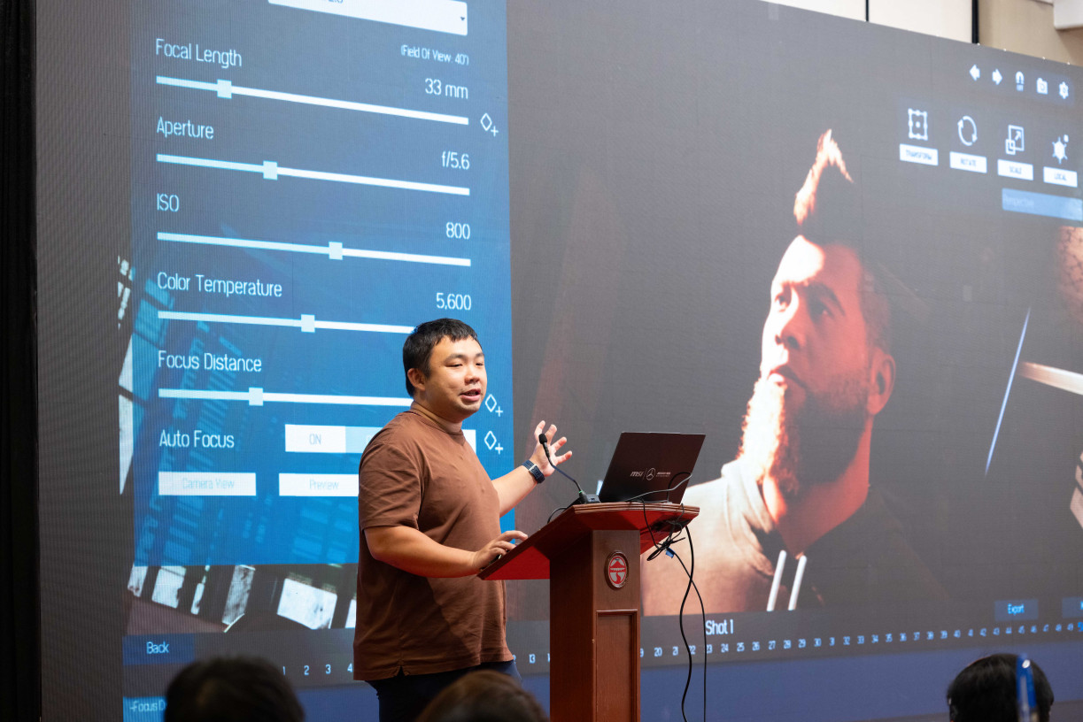 Dr Tobby Kan Shiu-tao, Senior Lecturer of the Department of Digital Arts and Creative Industries, demonstrates CineSim, the award-winning cinematography simulation software, and highlights Lingnan's achievements in innovative education technology.