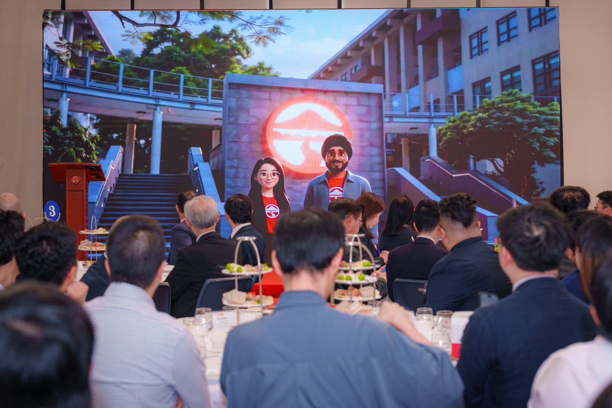 The event kicks off with a creative nod to Lingnan’s digital-forward vision as AI-generated avatars of MCs Crystal Cai Man-wai, a Year 2 student from the Department of Government and International Affairs, and Dildaarpreet Singh (Prince), a Year 1 student from the Department of English, welcome the audience before making a surprise in-person appearance.
