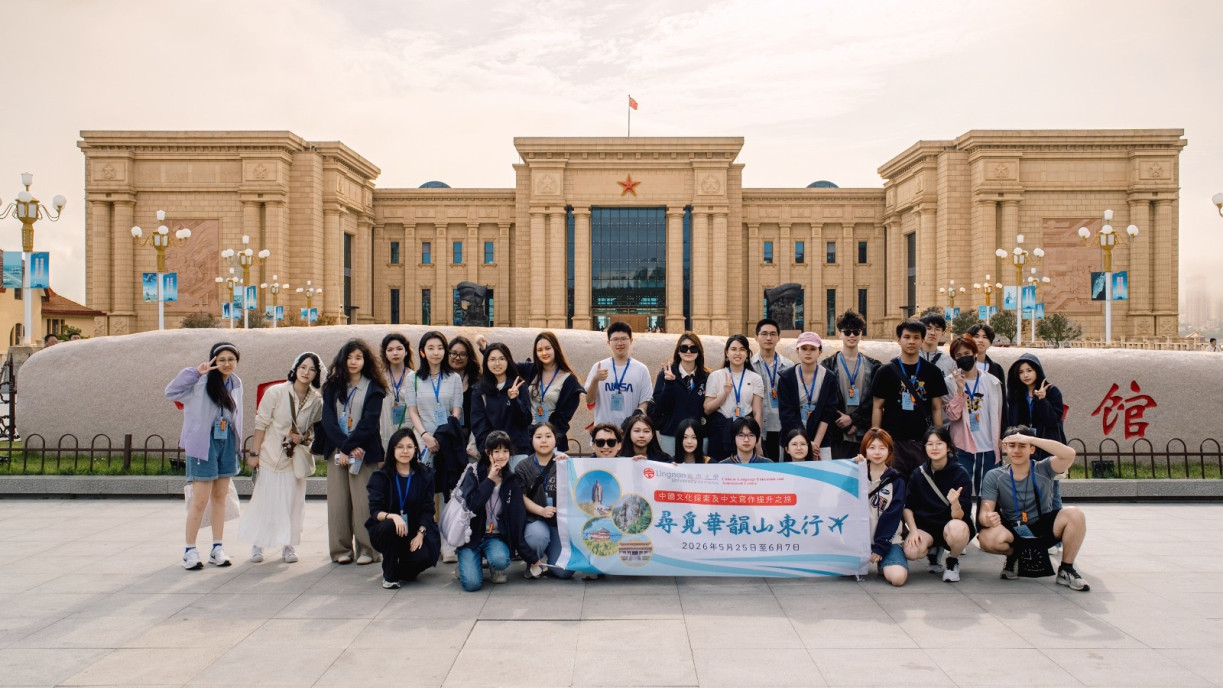 學習團師生參觀中國人民解放軍海軍博物館。