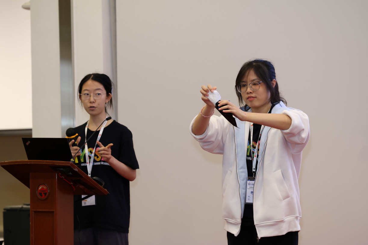 The champion team SenseShield present their pioneering menstrual period leakage emergency system, filling a gap in the market for post-leakage self-rescue and working to eliminating women’s anxiety.