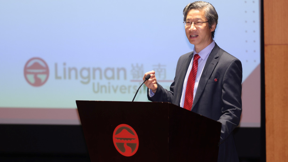 Prof Xin Yao, Vice-President (Research and Innovation) and Tong Tin Sun Chair Professor of Machine Learning, inspires students to pursue research with passion, openness, and a spirit of continuous growth.