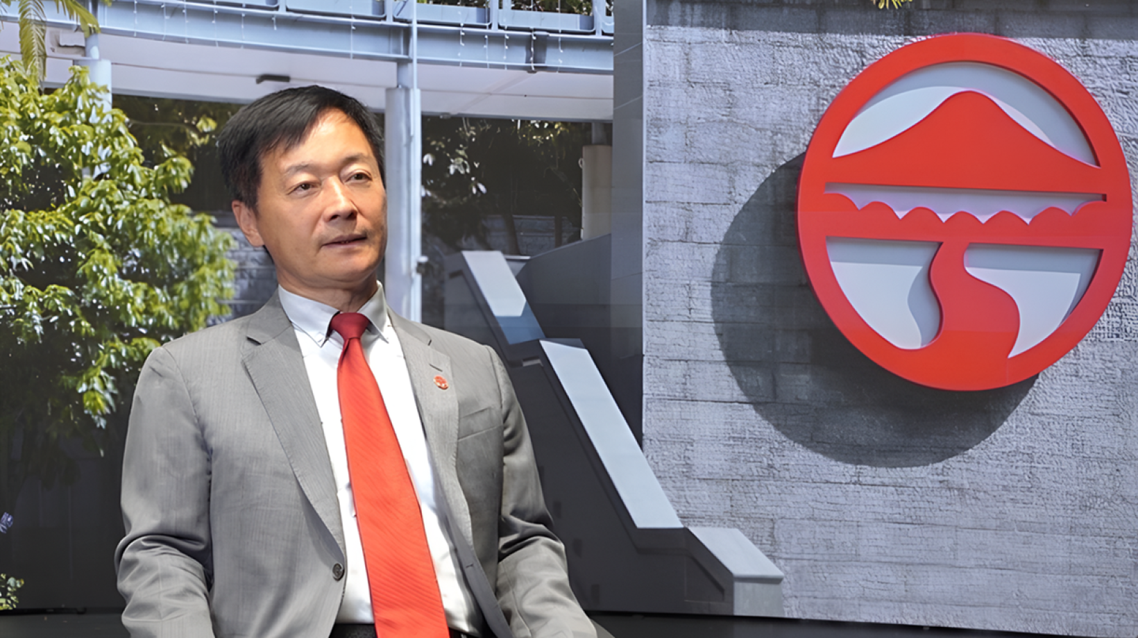 岭大校长及韦基球数据科学讲座教授秦泗钊教授。