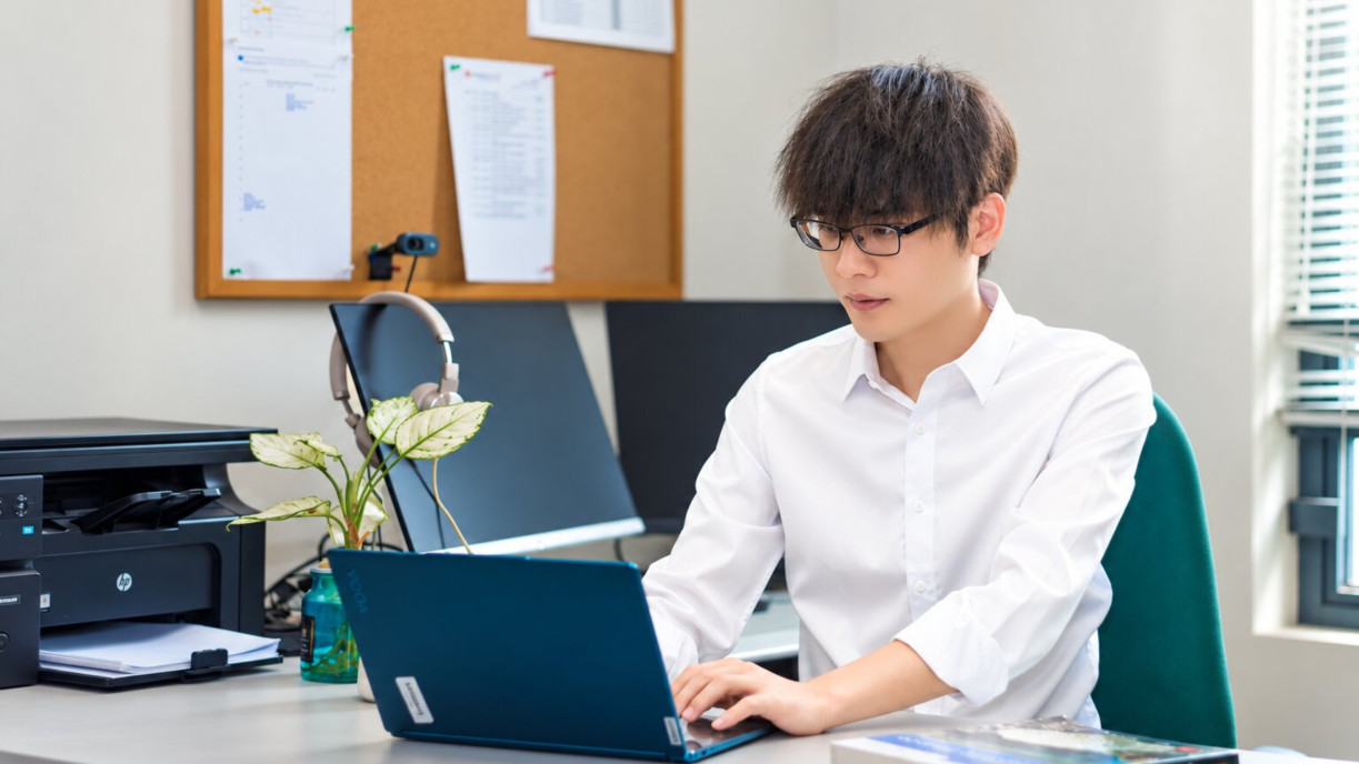 嶺大金融學系副教授趙小峰教授。