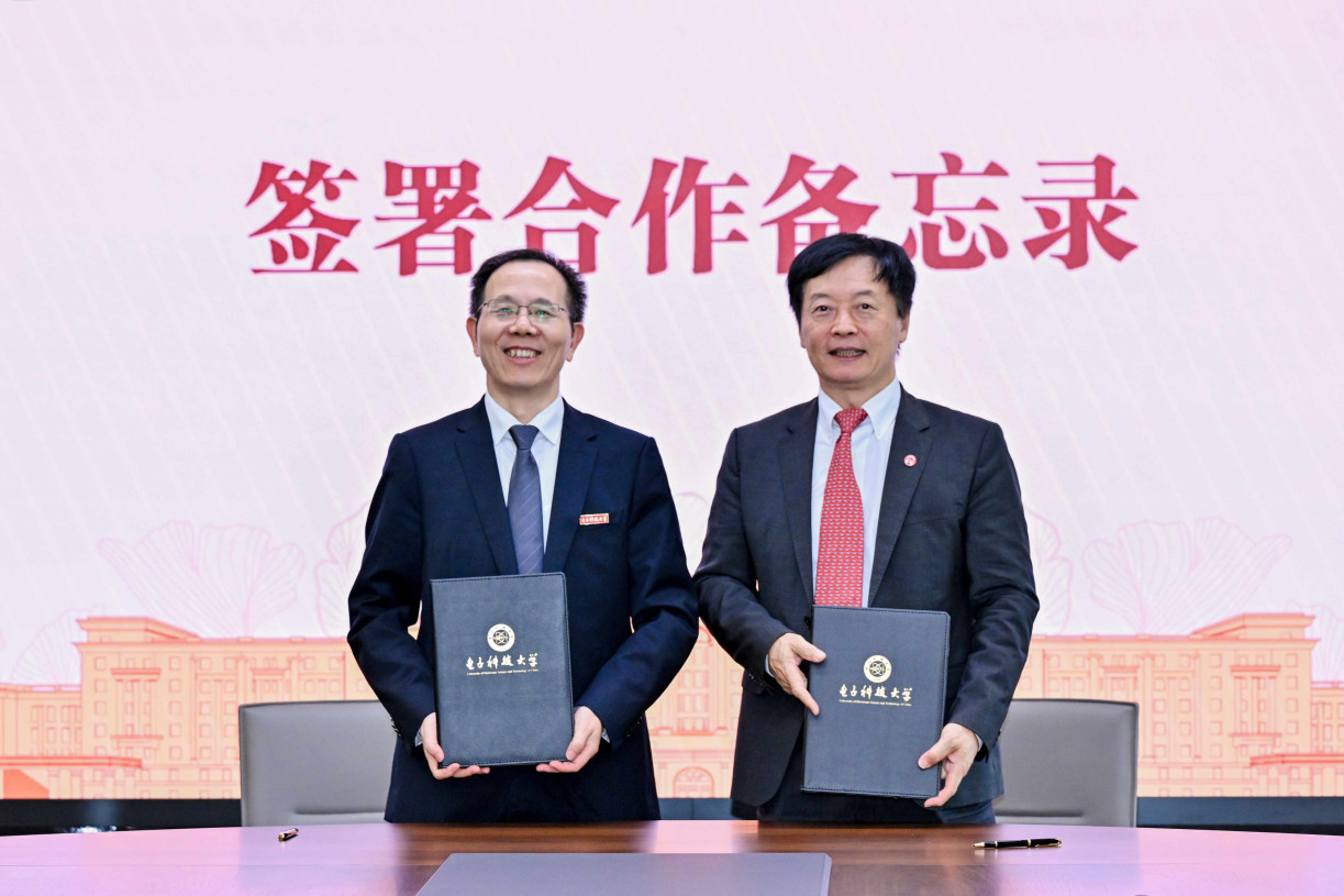 嶺南大學與電子科技大學簽署合作備忘錄。圖為電子科技大學校長胡俊教授(左)及嶺大校長及韋基球數據科學講座教授秦泗釗教授(右)。
