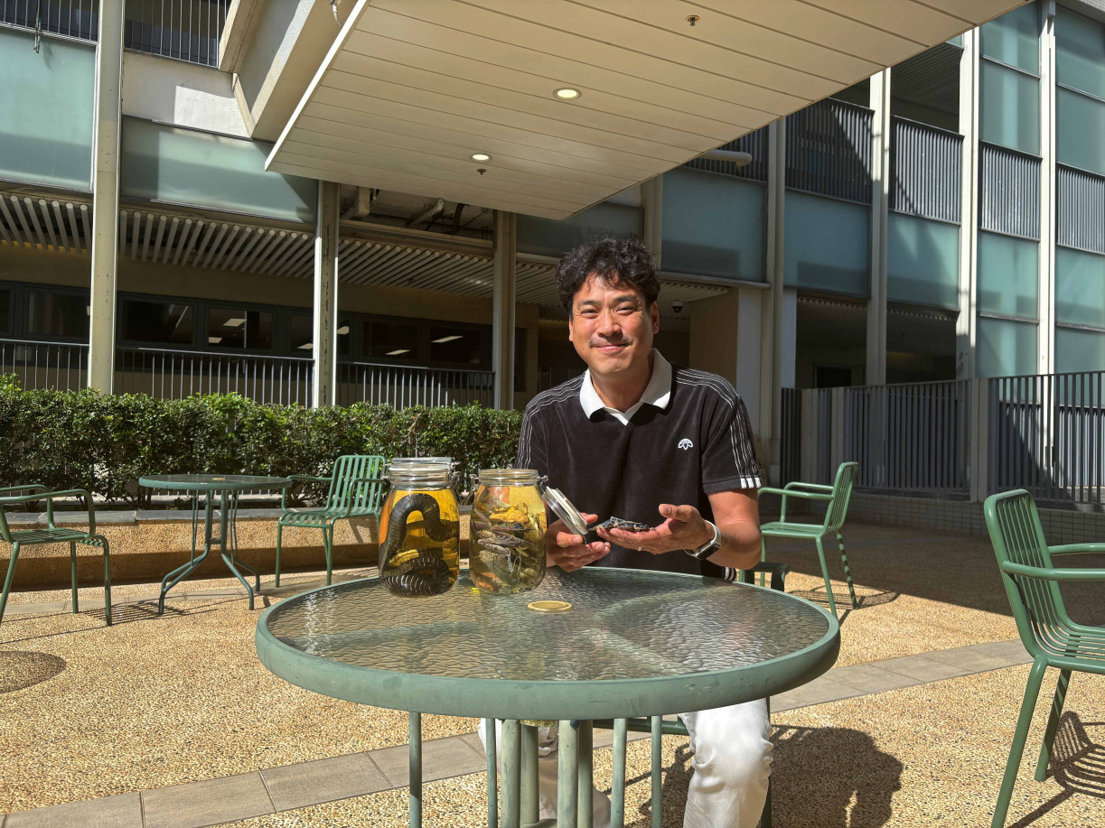 Prof Jonathan Fong, the corresponding author of the study, Associate Dean (Administration and Education) of the Wu Jieh Yee School of Interdisciplinary Studies and Associate Professor of the Division of Science at Lingnan University.
