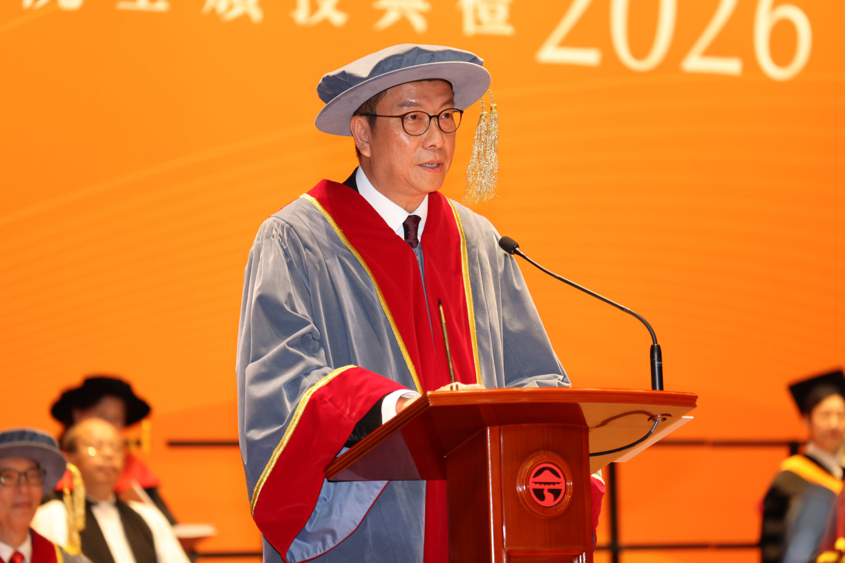 On behalf of all the honorary fellows, Mr Irons Sze delivers an address at the Ceremony.