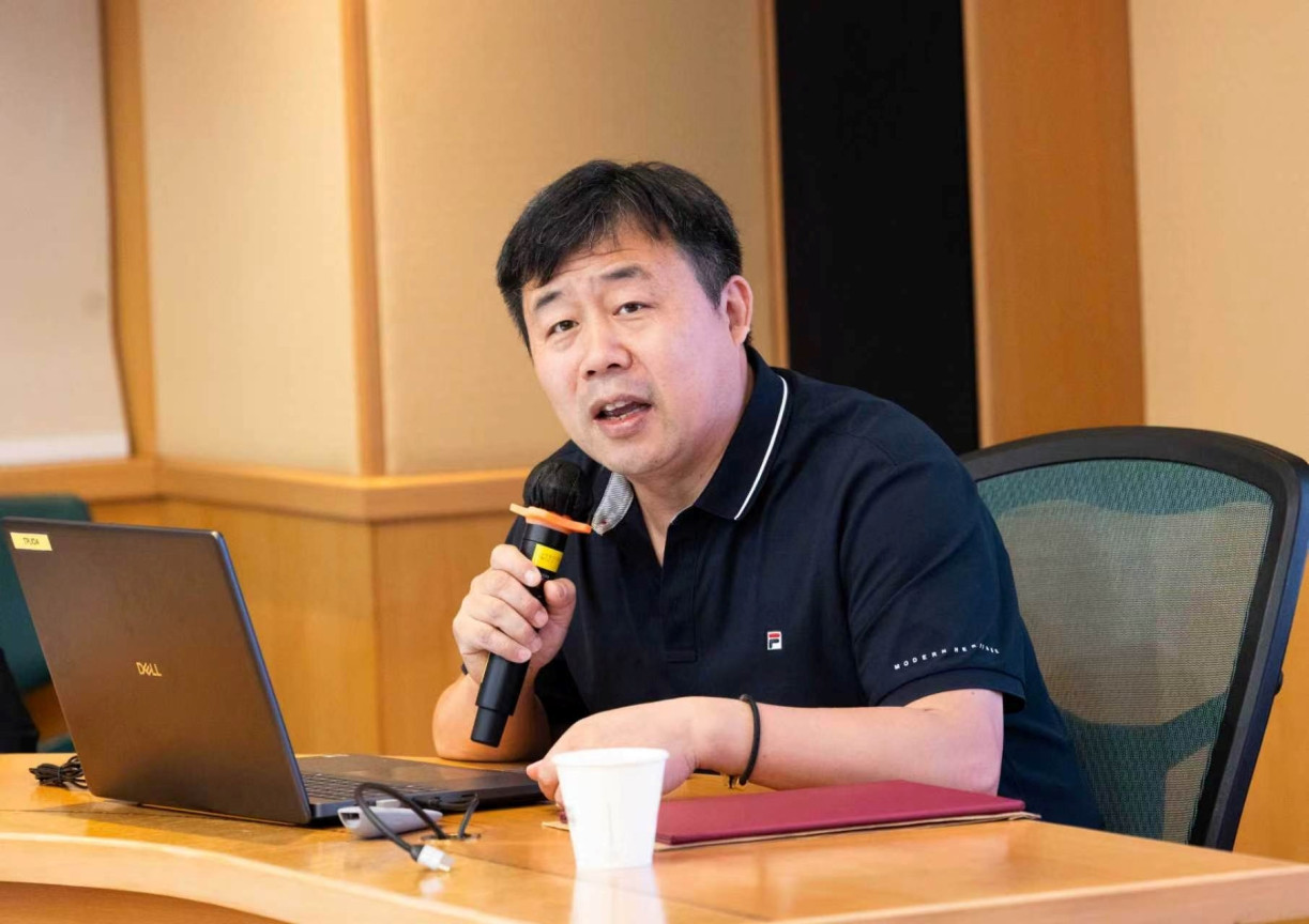 Prof Wang Dawei examines the psychological mechanisms behind people's tendency to act on impulse when making decisions.
