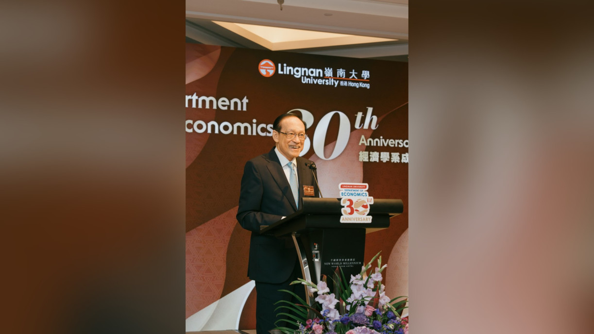 Prof Edward Chen Kwan-yiu, former President of Lingnan University, delivers a speech at the Banquet.