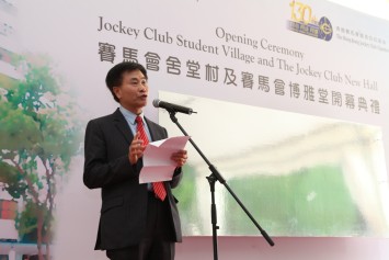 鄭國漢校長於典禮上感謝香港賽馬會慈善信託基金對嶺大的慷慨支持。