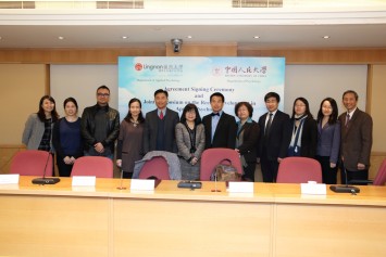 Prof Leonard K Cheng, President (5th from left) and Prof Siu Oi-ling, Head of Department of Applied Psychology (6th from left) of Lingnan University together with Prof James Sun Jianmin, Head of Department of Psychology (6th from right) and other representatives from Renmin University of China.