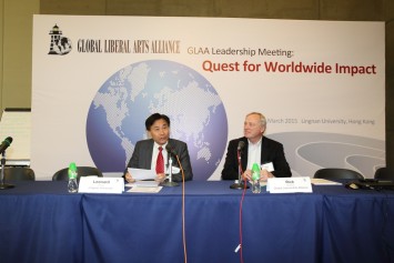 Prof Leonard K Cheng, President of Lingnan University (left), gave his welcoming remarks at the meeting. Prof Richard Detweiler, President of the Great Lakes Colleges Association, the management body of GLAA, also joined the opening session.