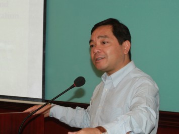 Prof Joshua Mok Ka-ho delivering his keynote speech.