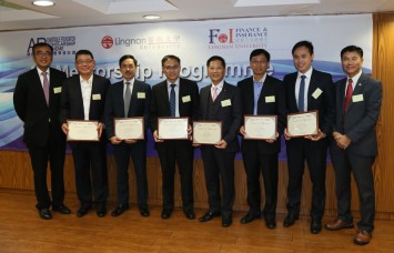 President Leonard K Cheng (1st right) and Mr Mason Wu, Director of AR Charitable Foundation (1st left) presented Appreciation Certificates to the mentors.