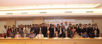 President Leonard K Cheng (front row, 5th from right) and Vice President Prof Joshua Mok Ka-ho (front row, 4th from right) attended the "2015 International Symposium: How Sustainable is the Current Massification Surge in Asia Pacific".