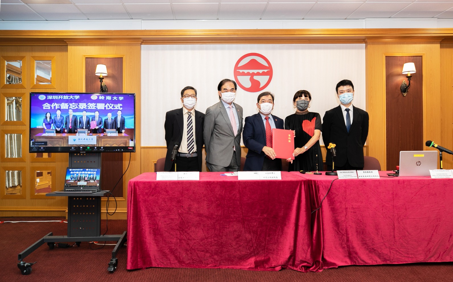LU and Shenzhen OU on the Mainland sign a Memorandum of Understanding to deepen inter-university cooperation between Hong Kong and Shenzhen.