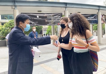 校长郑国汉教授