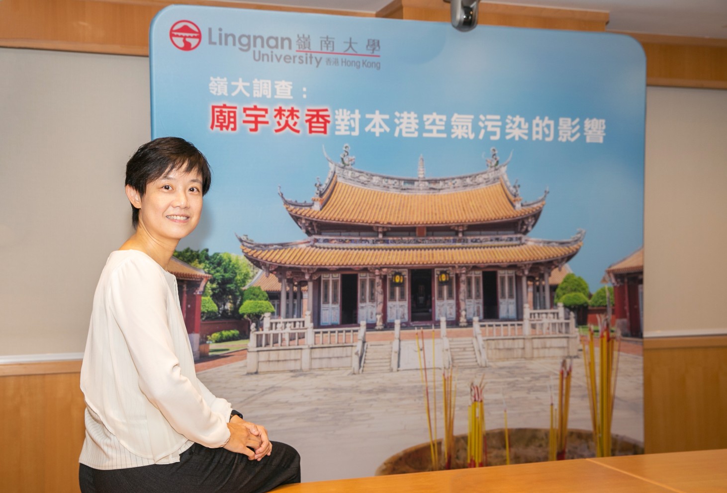 岭大科学教研组助理教授王沛欣教授公布其庙宇空气污染指数的调查结果。