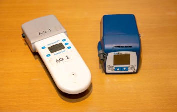 量度庙宇内PM2.5指数的空气探测仪。