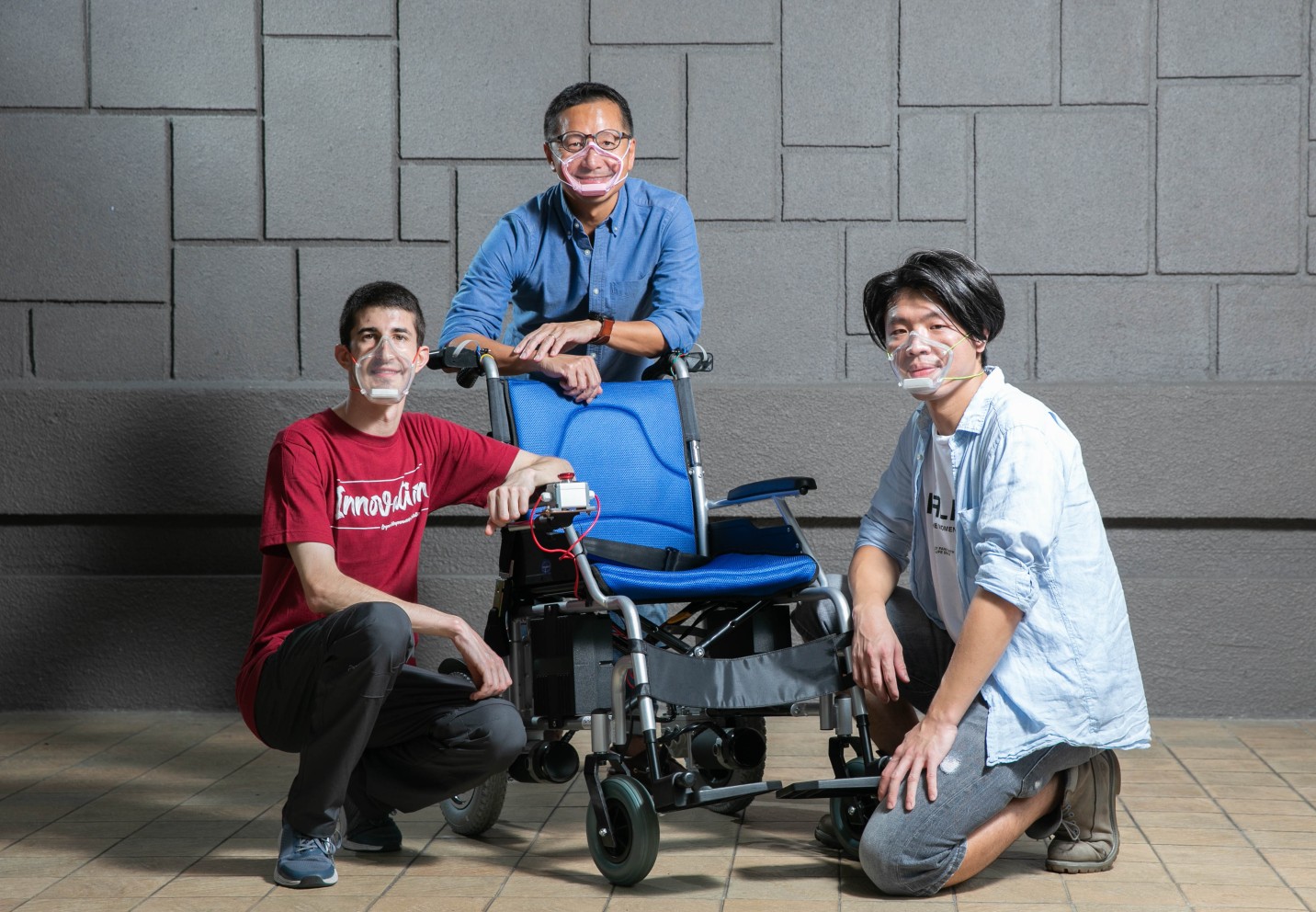 Brian Michael Katona, Prof Albert Ko and Ian Wong from the Lingnan Entrepreneurship Initiative receive MUSE Design for their “CREW Wheelchair Control System” and “12° Mask”.